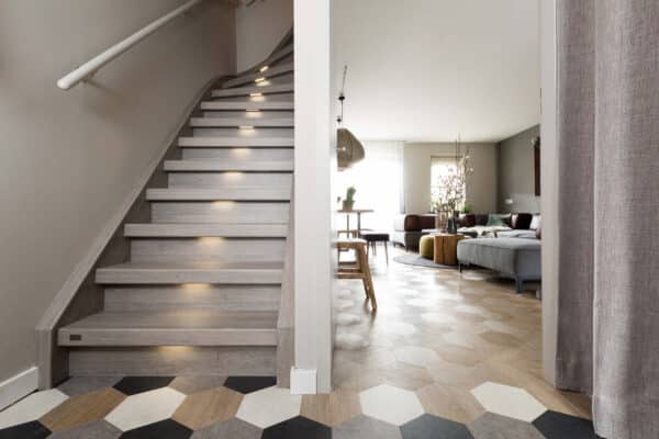 traprenovatie dichte trap betonnen trap renoveren