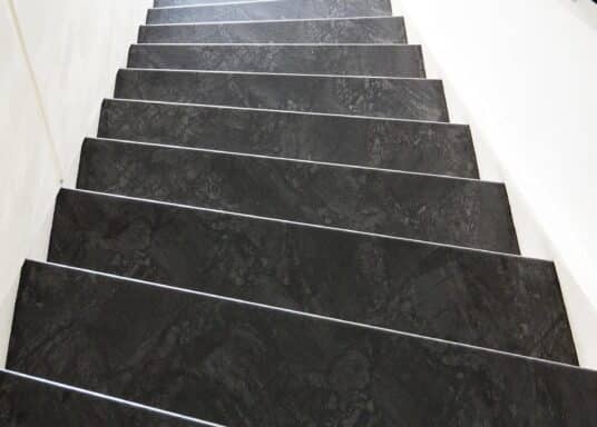 Afl. 9 Raja Black