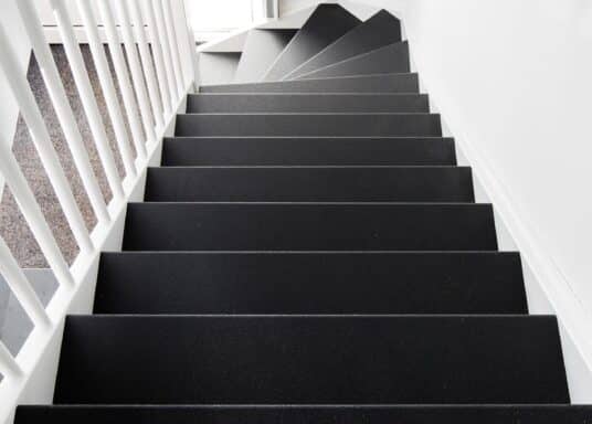 Afl. 4: Solid Black