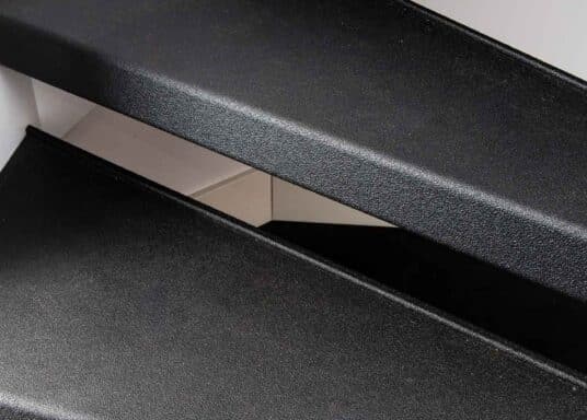 Afl. 4: Solid Black