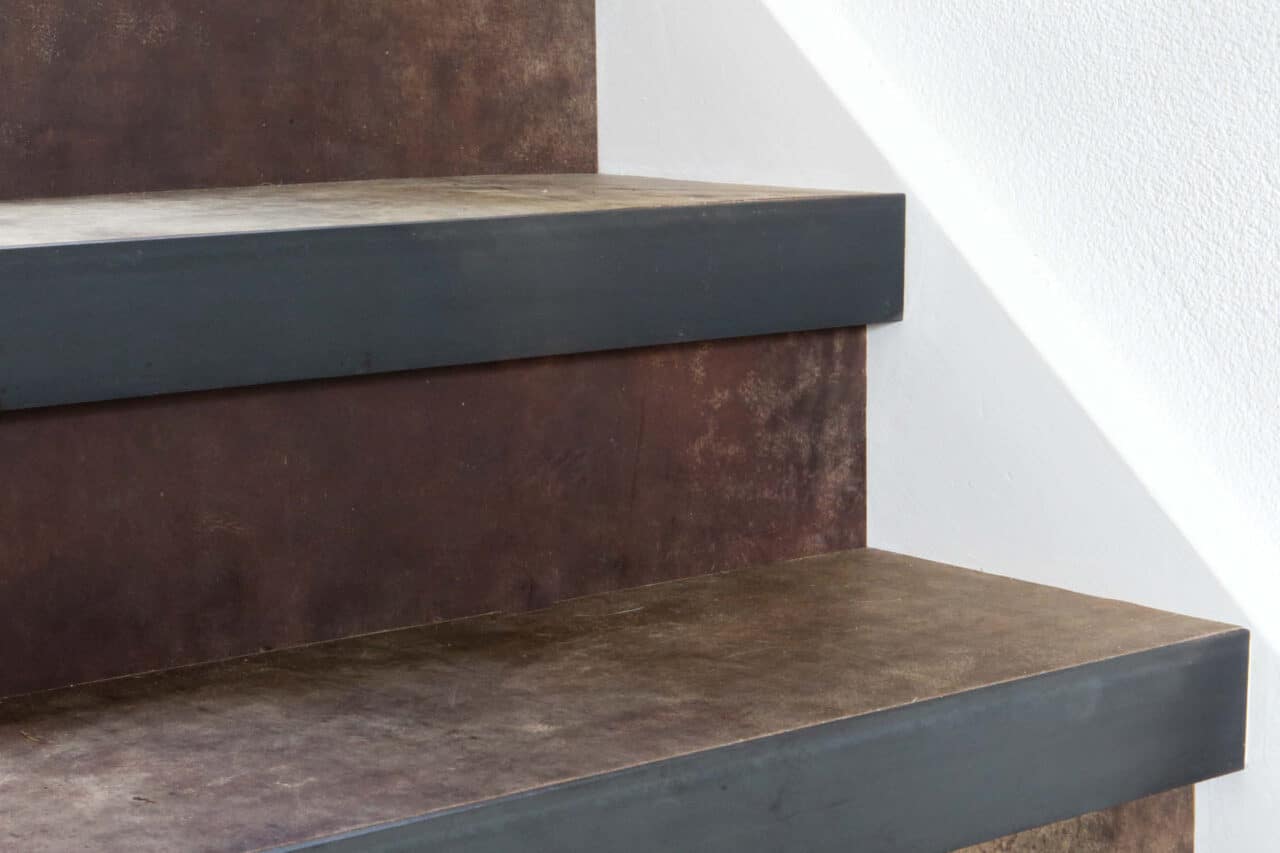 Je trap renoveren met leren bekleding: stijlvolle en duurzame keuze