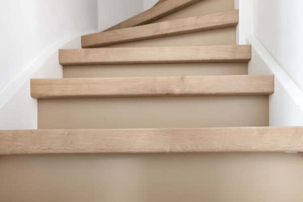 upstairstraprenovatie - traponderdelen - stootborden - earthcollectie