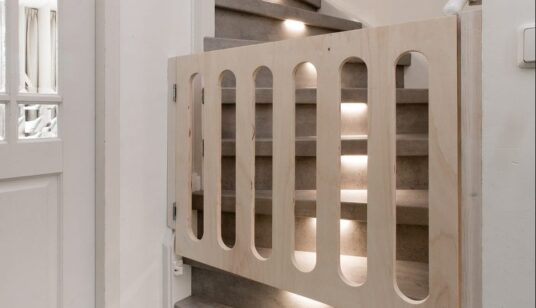 Ein Schlafwandler auf der Treppe kann gefährlich sein