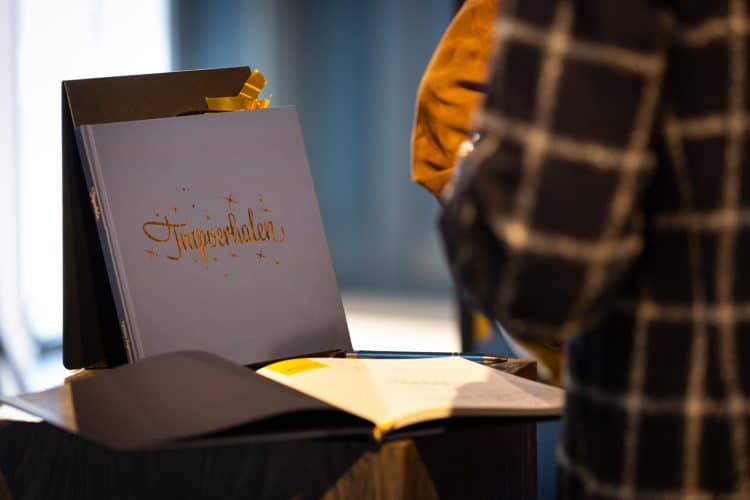 Feestelijke aftrap jubileumjaar StairCampus - Trapverhalen-boek