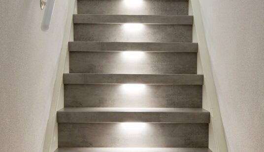 So kombinieren Sie Ihre Treppe mit einem Gussboden