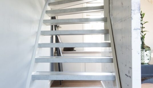 3 wichtige Gründe, Ihre Treppe nicht zu streichen