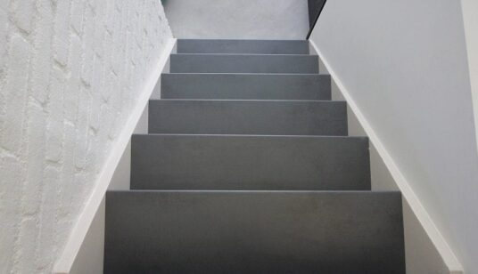 Wie Sie auf Ihrer Treppe richtig staubsaugen