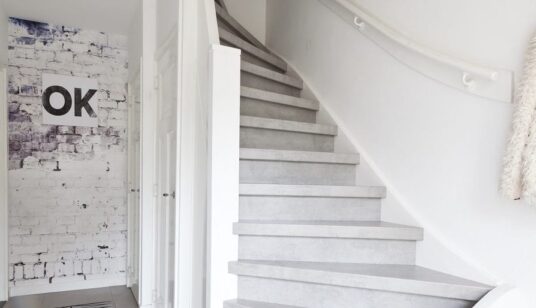 Wie verkleiden Sie die Wand an Ihrer Treppe? 5 Ideen!