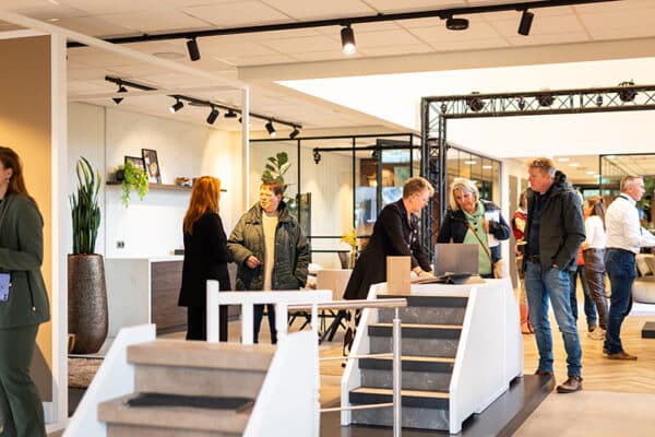 Upstairs Open Dag Hoogeveen_showroom bezoekers