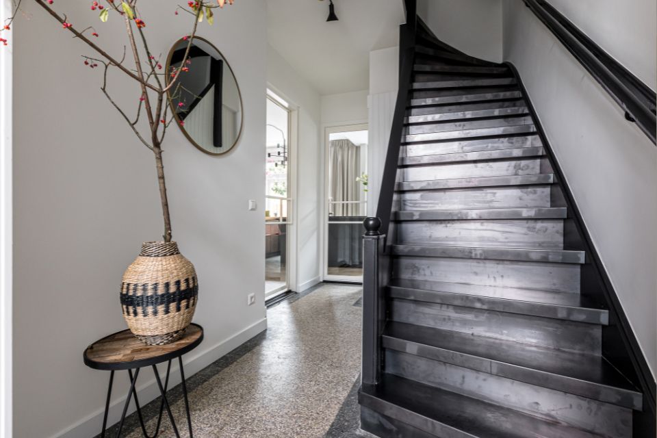 Metalen trap bekleden