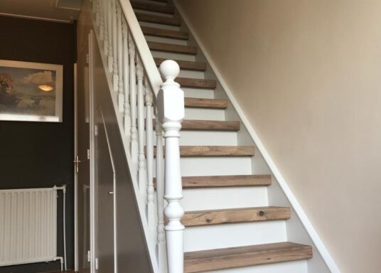 Trapleuningen en balustrades