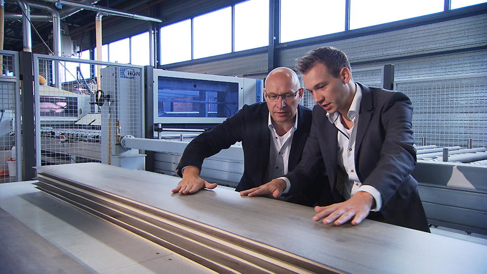 Is Upstairs duur - Upstairs eigen productie