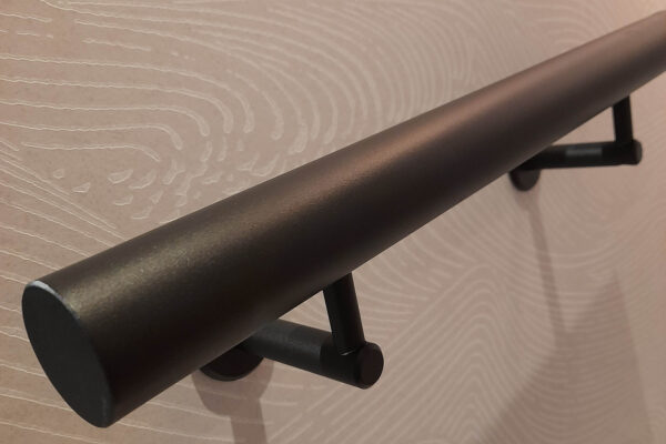 zwarte aluminium gecoate trapleuning