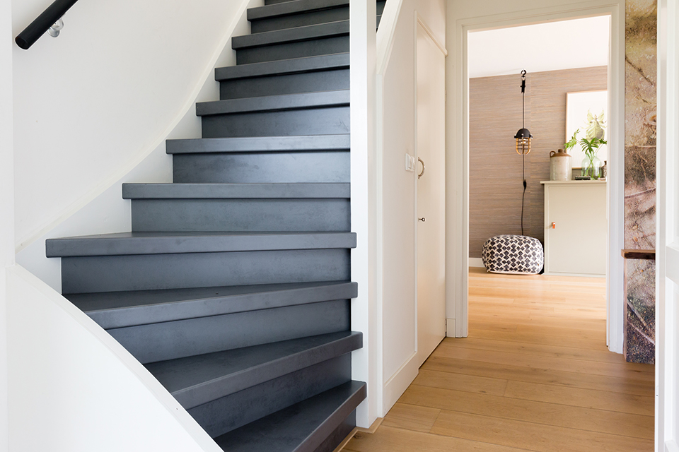 Metalen trap bekleden