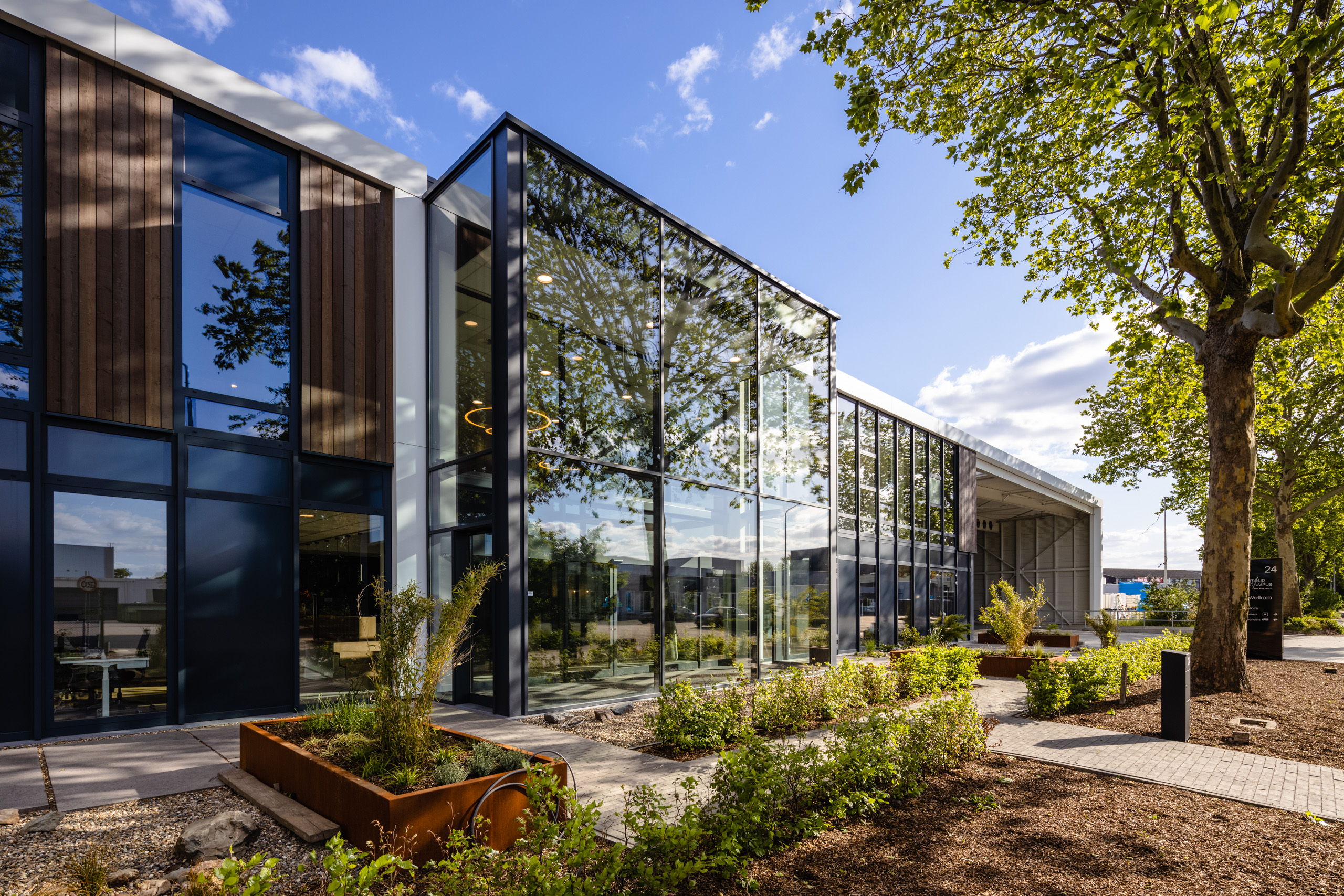 Derckx Upstairs BASE 08 S