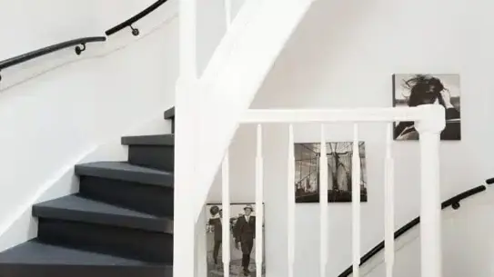 Een Huis Met Verdiepingen Trappen In Dezelfde Stijl 750X350jpg (1)