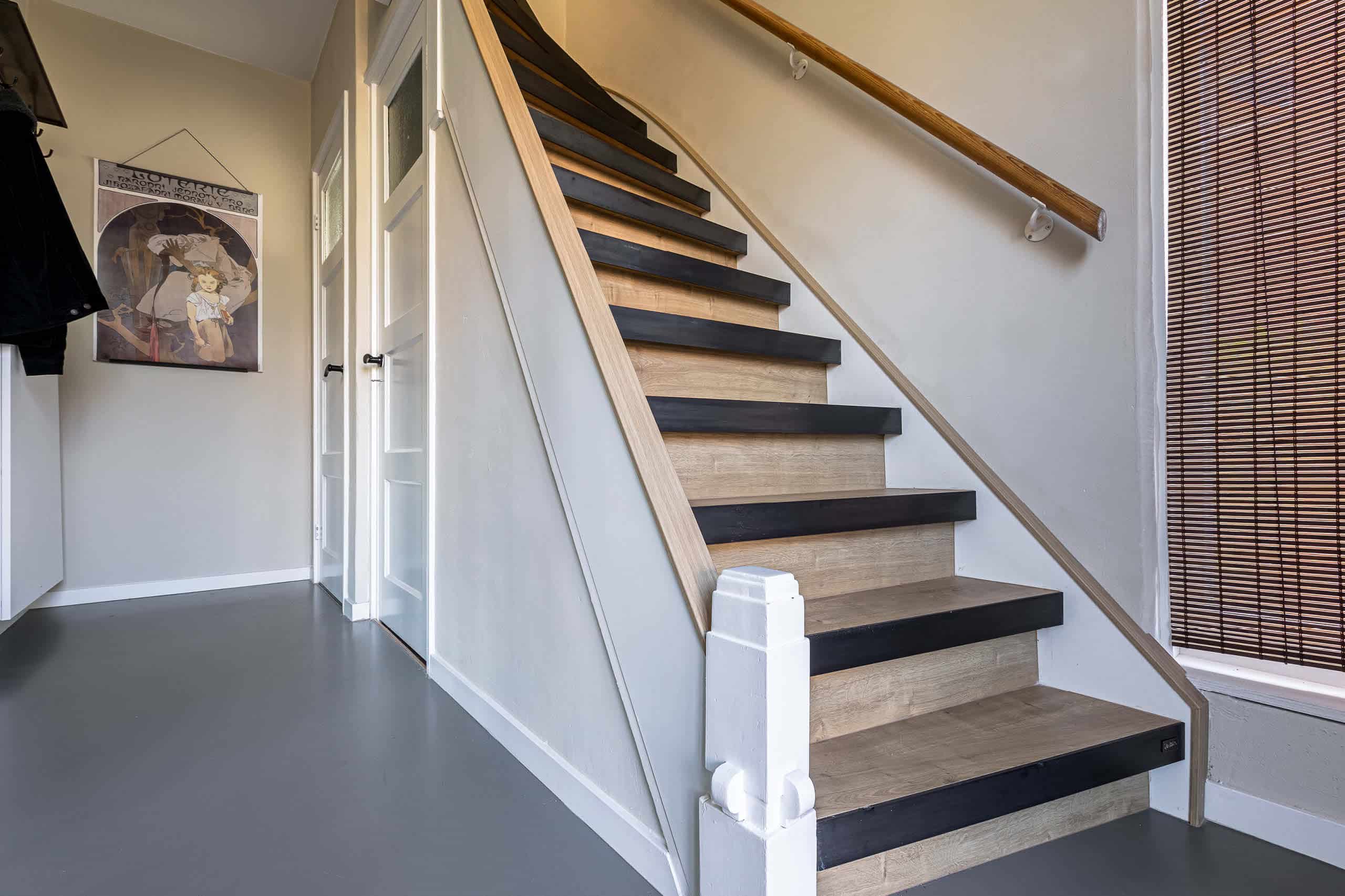 Upstairstraprenovatie Traponderdelen Dichte Trap Steeltwist Mountain Oak