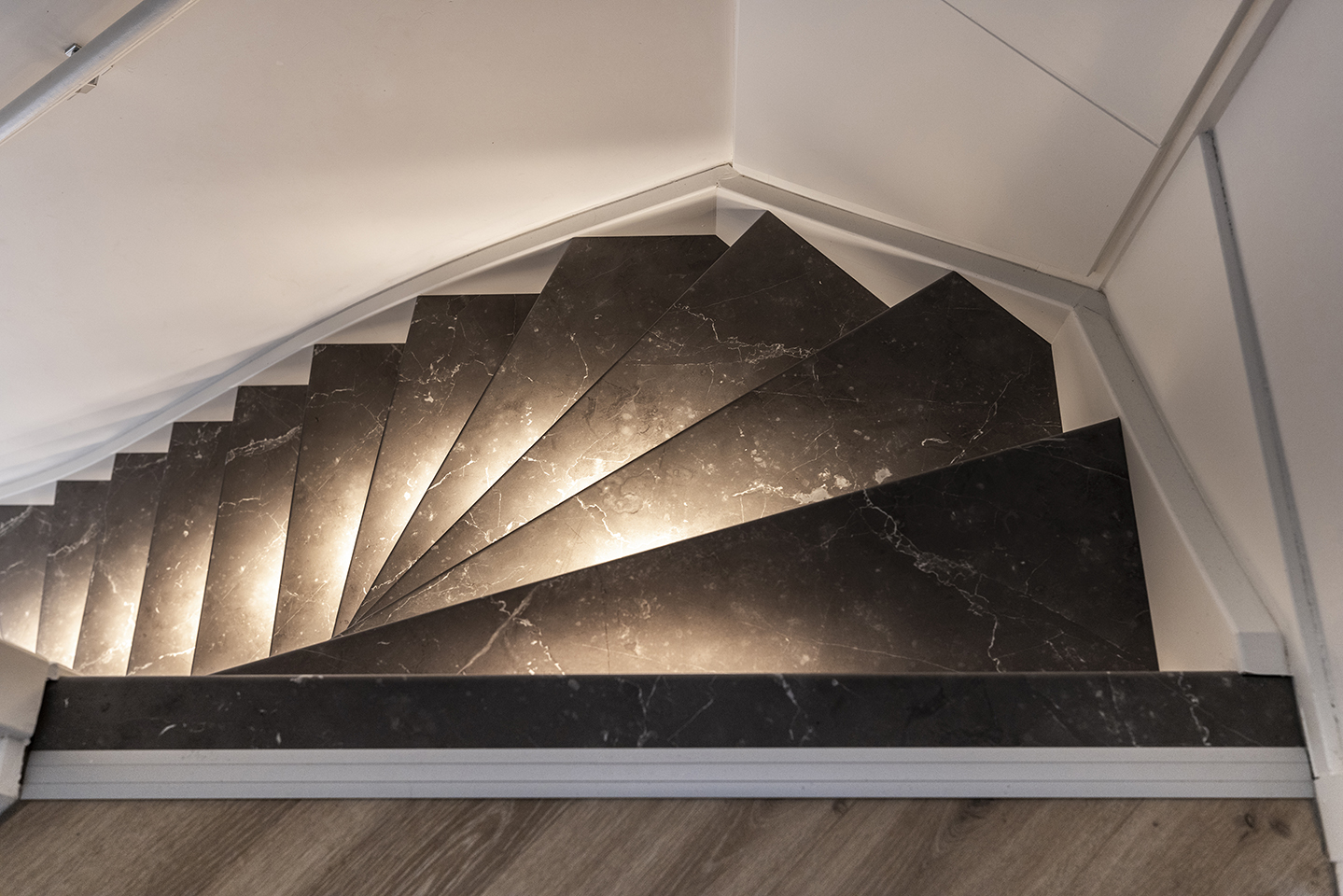Traprenovatie Vtwonen Cosmic Stone Met Led Verlichting Bovenaanzicht