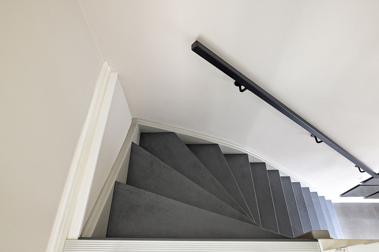 Vierkante trapleuning