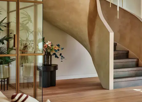 Stilvolle Treppe im Obergeschoss