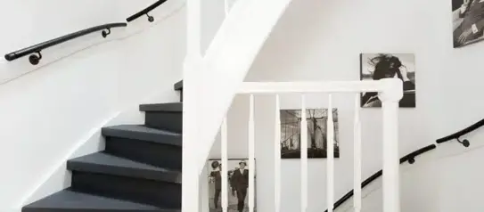 Een Huis Met Verdiepingen Trappen In Dezelfde Stijl 750X350jpg