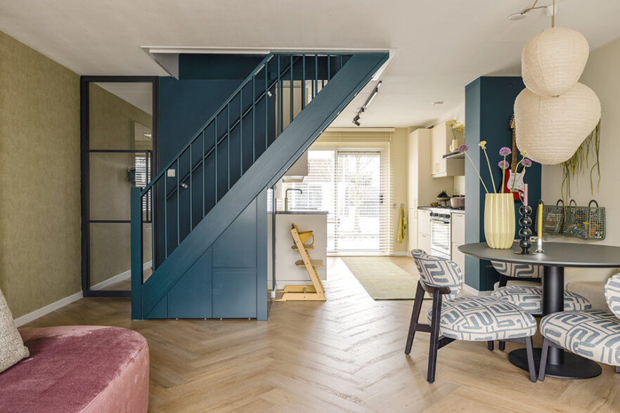 Maak een trapkast onder de trap om zo extra opbergmogelijkheden te creëren.