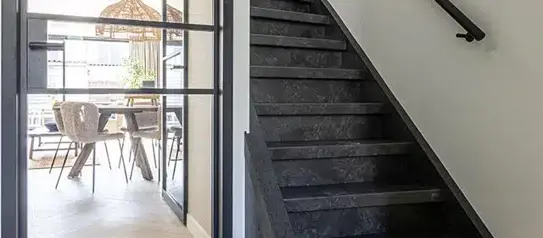 Raja Black Dichte Trap Kopen Zonder Kijken Assendelft Vooraanzicht Hal 640X350jpg