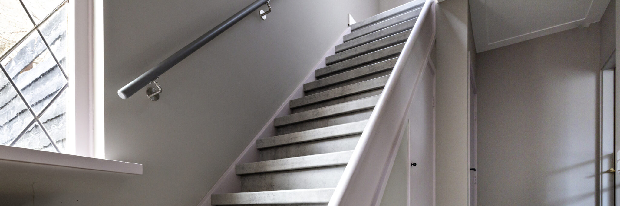 Soorten Trappen Betonnen Trap Renoveren Cloudy Cement 2048X683